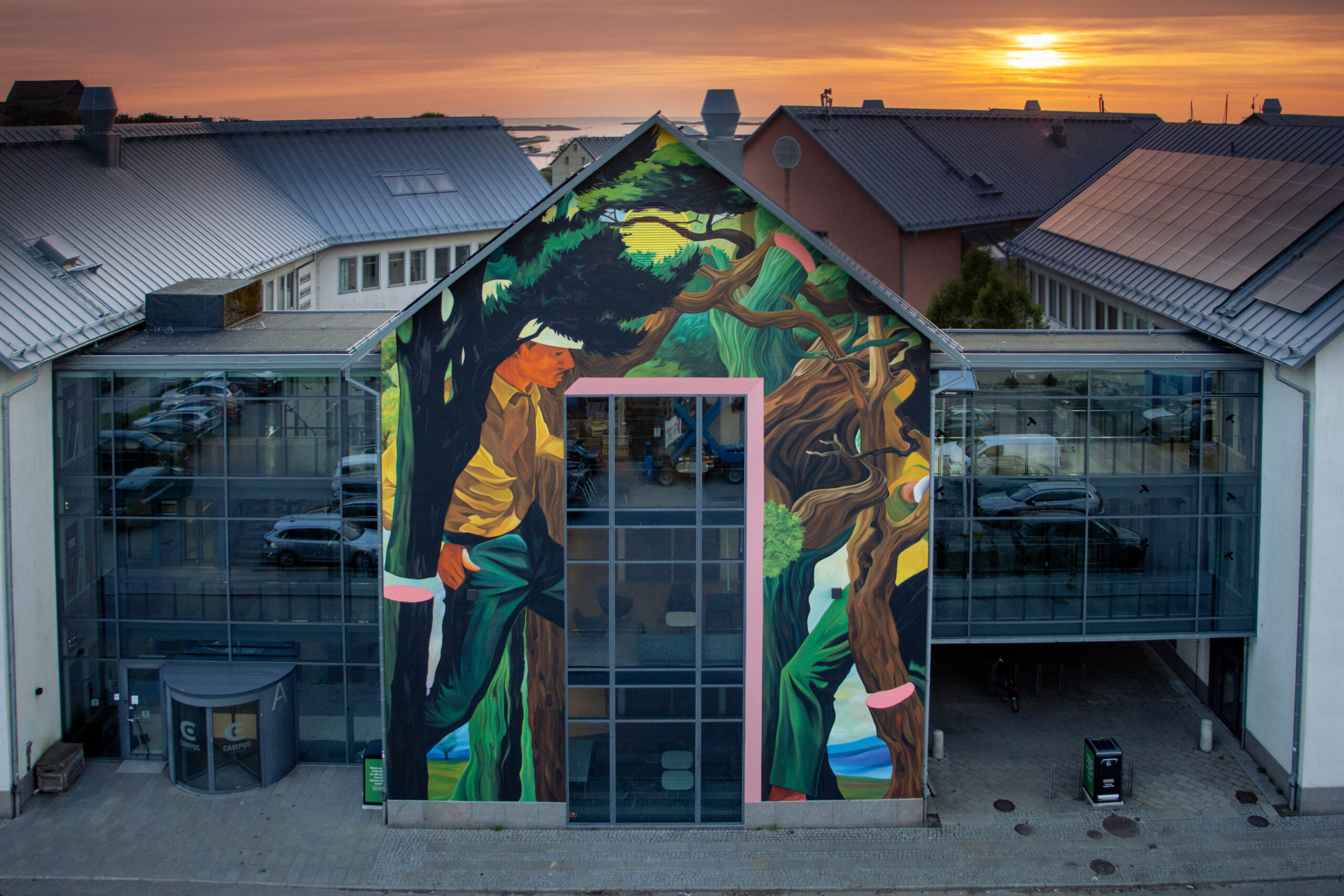 THE BUILDING THAT DREAMED OF TAKING ROOT